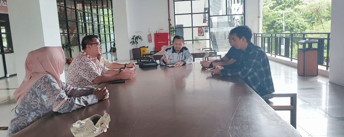 ITEBA dan BPR Banda Raya Bahas Kolaborasi Rebranding Melalui Kompetisi Mahasiswa DKV ITEBA dan BPR Banda Raya Bahas Kolaborasi Rebranding Melalui Kompetisi Mahasiswa DKV
